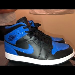 Jordan 1 Mid Royal Paint Splatter